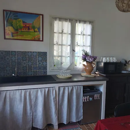 La Maison De Marie-jeanne - Le Rocher D'ongles 住宿加早餐酒店