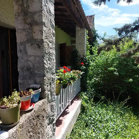 La Maison De Marie-jeanne - Le Rocher D'ongles 住宿加早餐酒店